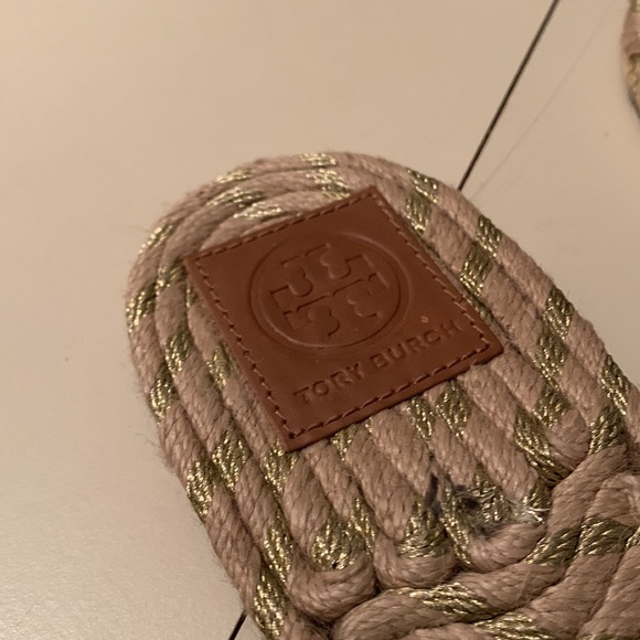 Women Tory Burch measured to be sz10 I bought and I wear sz8 being sold as is - Picture 4 of 5